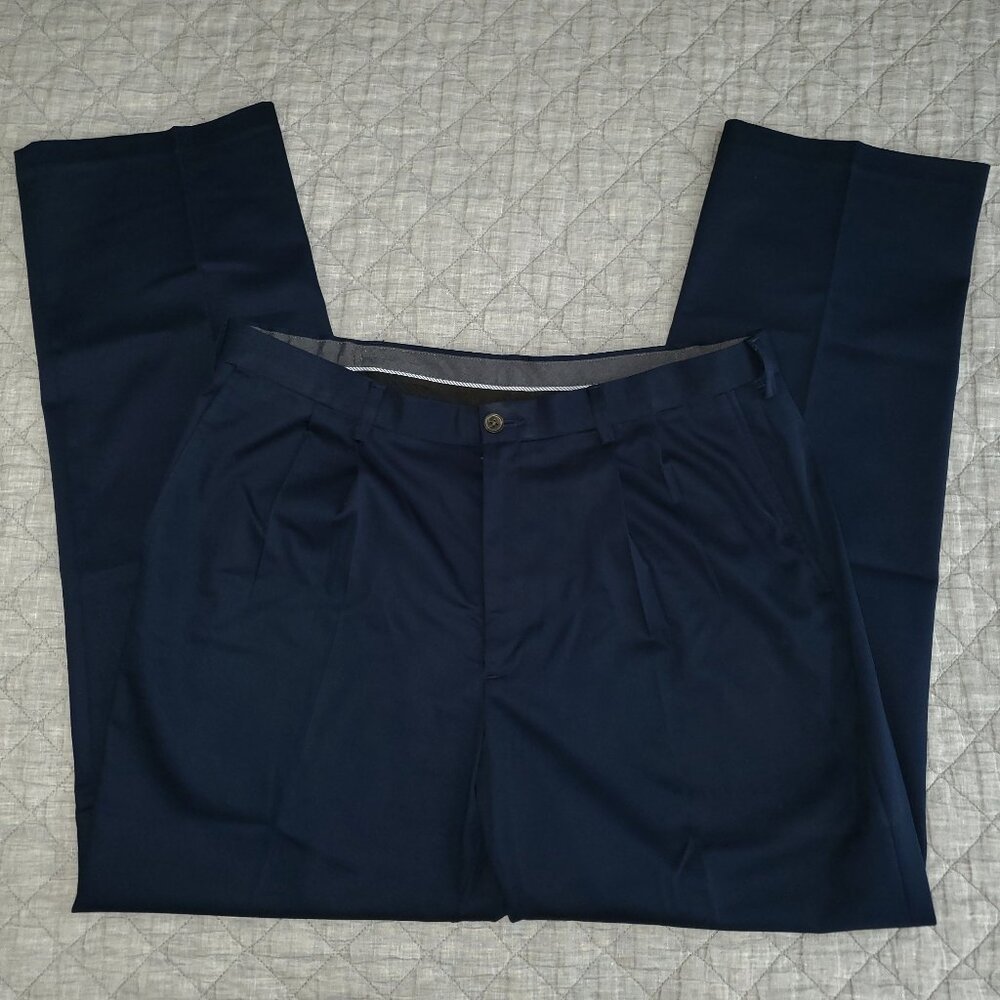 Haggar Mens 38x34 Classic Fit Premium No Iron Pleated Blue Khaki Pants-Like New